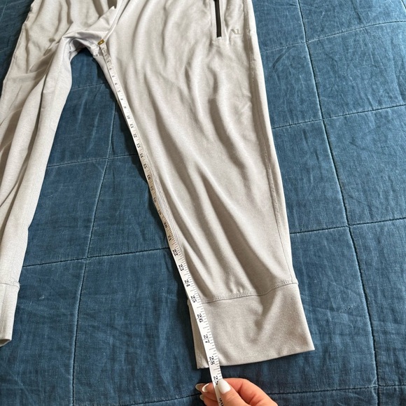 Vuori  Sunday Performance Jogger Light Gray Active Gym Men’s Size XXL - Picture 4 of 9